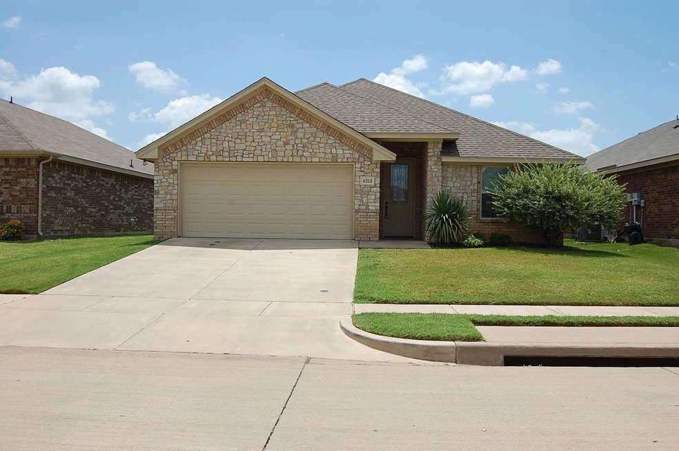 4212 Jasper Ln, Granbury, TX 76049 - photo 1