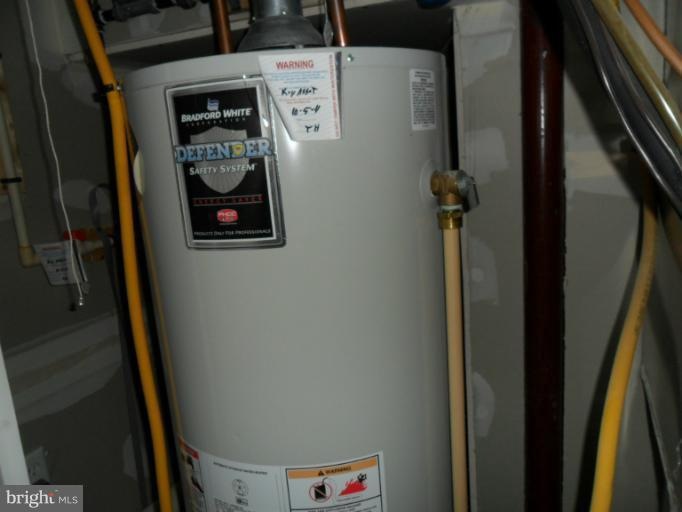 225 Scarboro Dr, Bunker Hill, WV 25413 - photo 1