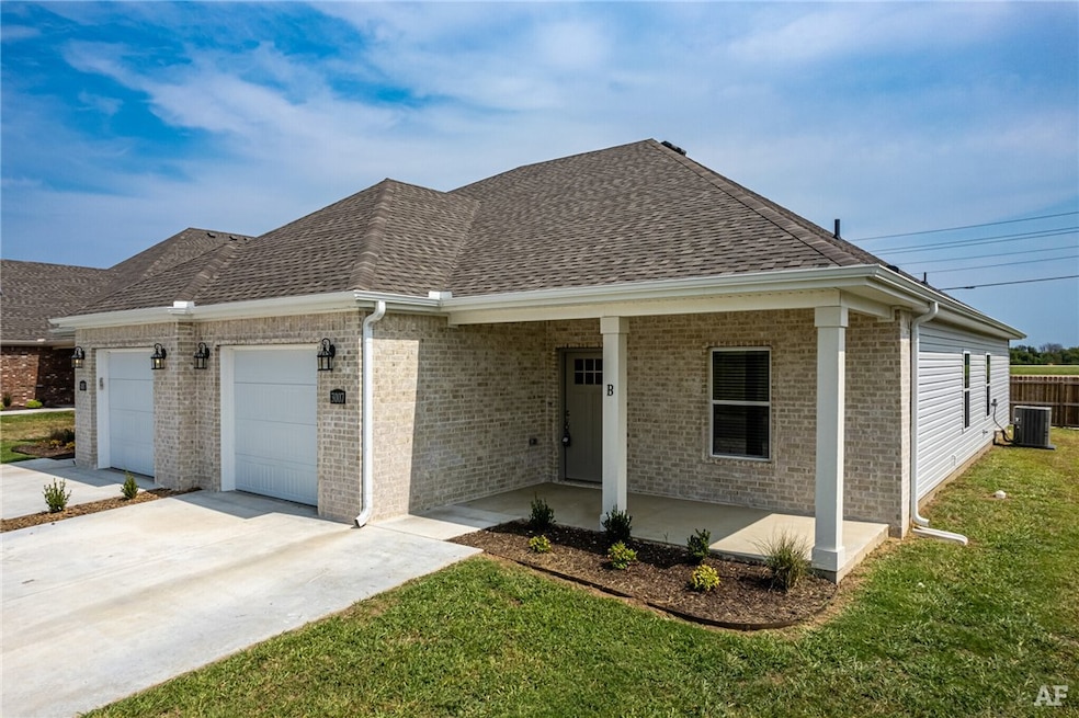 2001 E Brookview Dr unit A, Siloam Springs, AR 72761 - photo 1