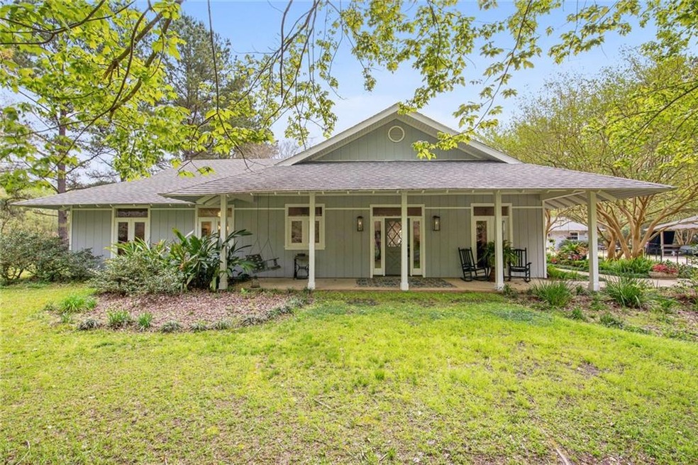 Fabulous Farmhouse Totally Renovated!