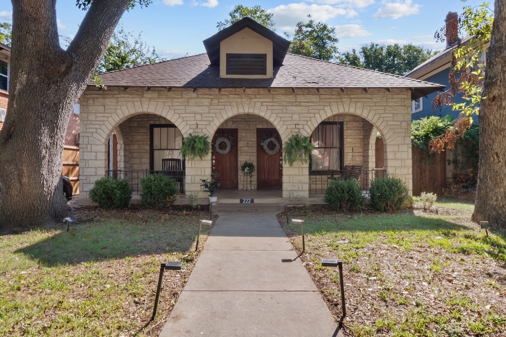 222 S Edgefield Ave, Dallas, TX 75208 - photo 1