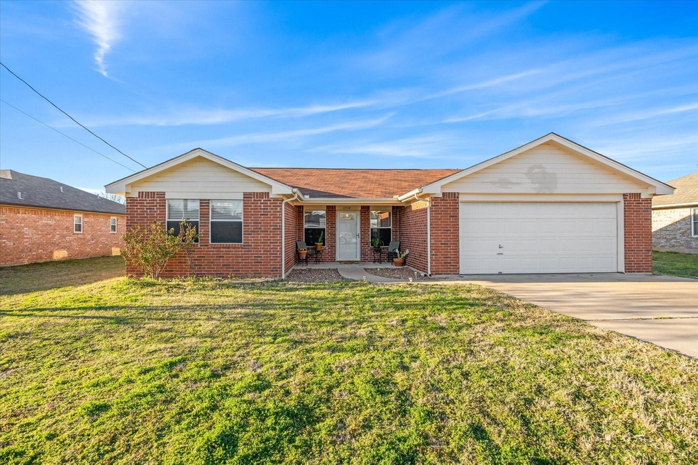3938 Country Meadows Cir, Granbury, TX 76049 - photo 1