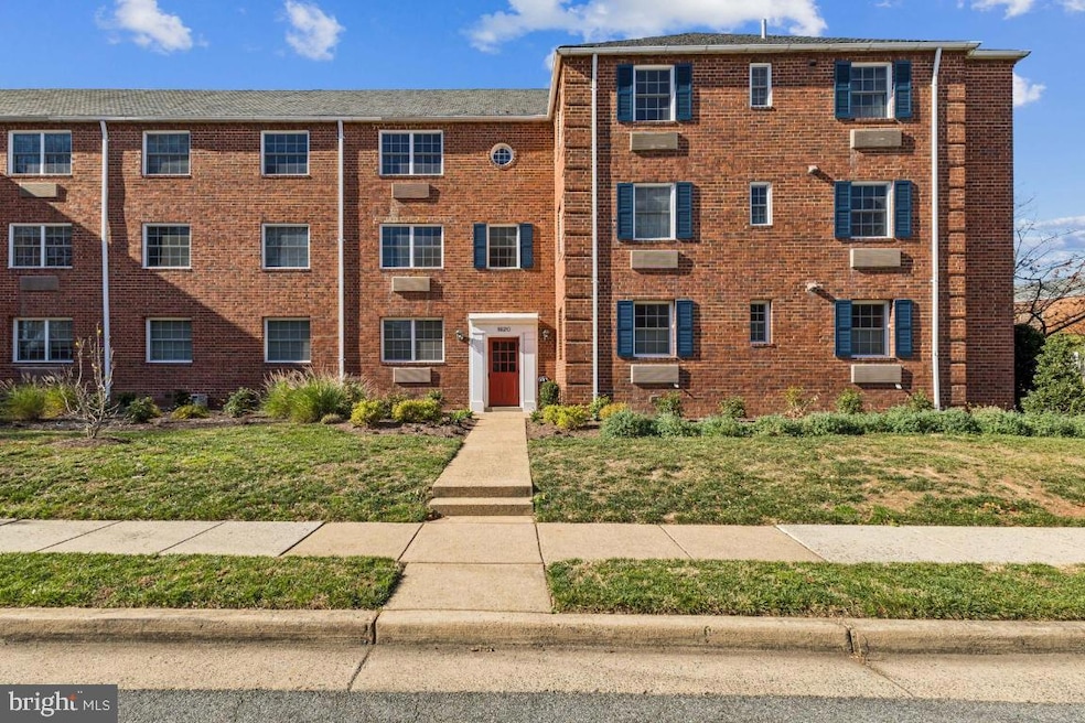 1620 W Abingdon Dr unit 301, Alexandria, VA 22314 - photo 1