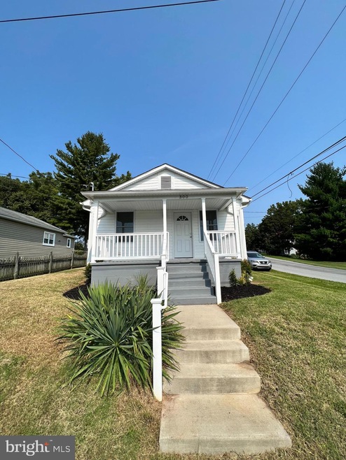 300 W 4th Ave, Ranson, WV 25438 - photo 1