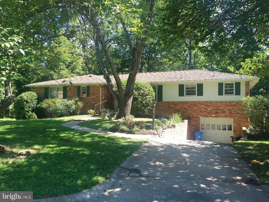 8813 Stonehaven Ct, Potomac, MD 20854 - photo 1