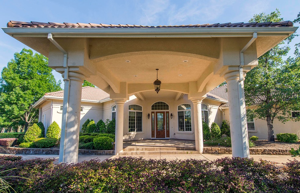 Porte Cochere