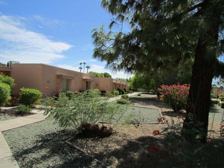 10534 W Palmeras Dr, Sun City, AZ 85373 - photo 1