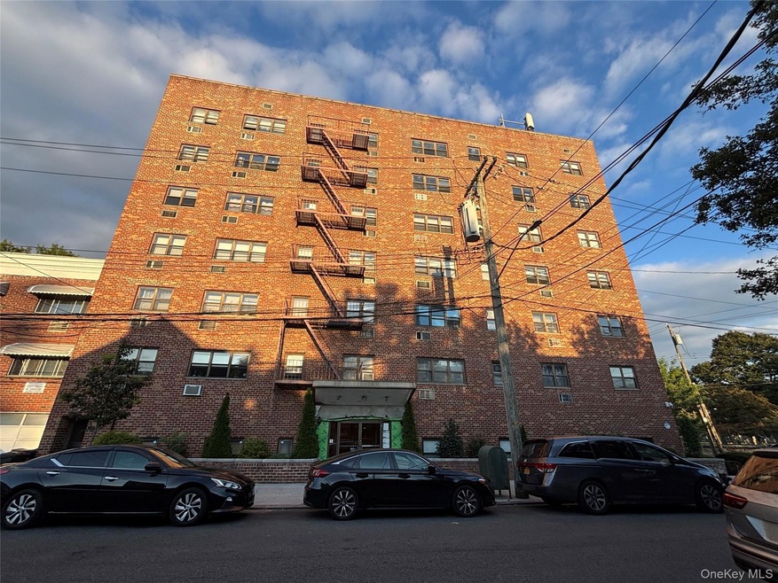4200 Herkimer Place unit 7E, Bronx, NY 10470 - photo 1