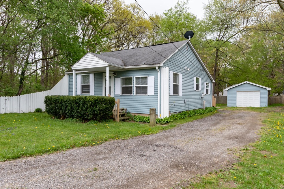 1456 St James-13