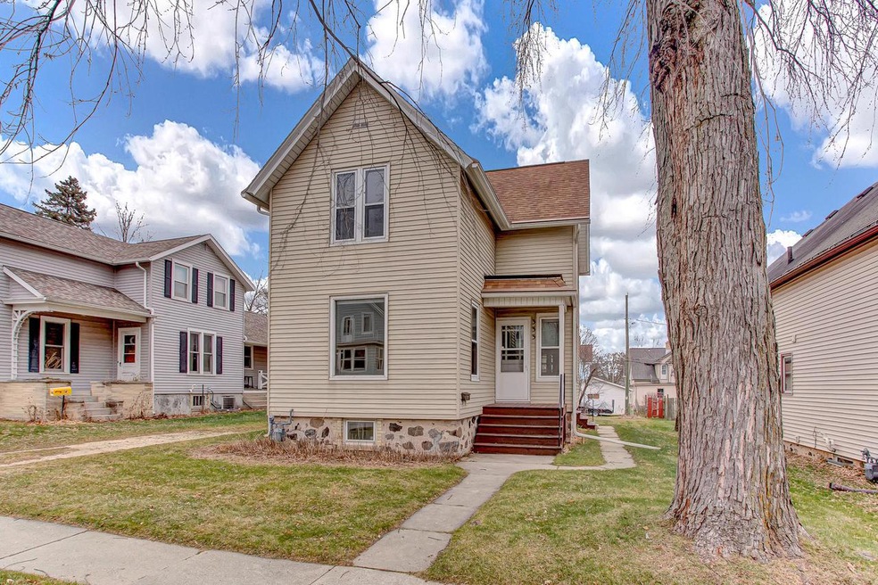 333 Smith St, Plymouth WISC