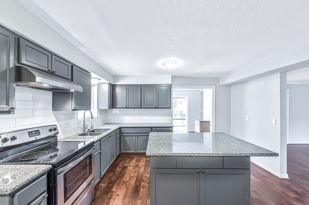 5506 Oak Trail Ln, Houston, TX 77091 - photo 1