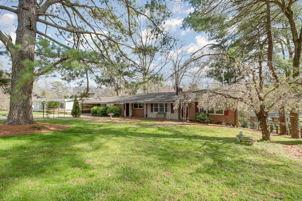 506 Chestnut Ln, Statesville, NC 28625 - photo 1