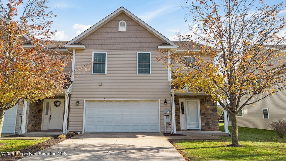 192 Shadow Wood Cir, Archbald, PA 18403 - photo 1