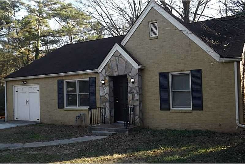 Exterior Front. Charming cottage on quiet establis