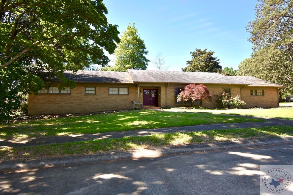 1311 Holloway Dr, Texarkana, TX 75503 - photo 1