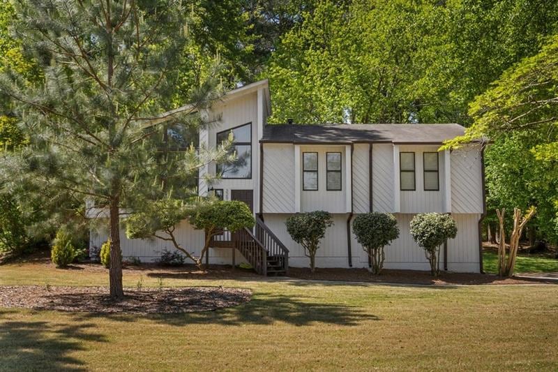 Welcome to 3294 Selma Ct!