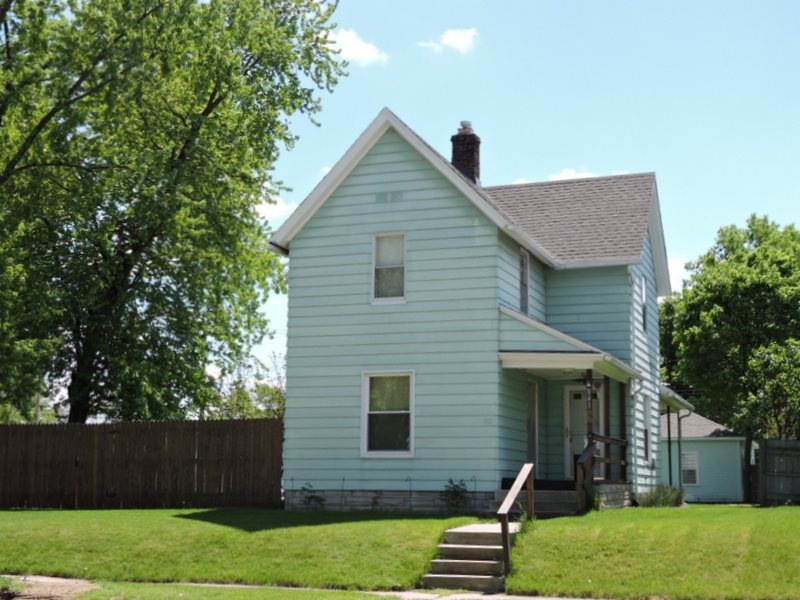 Spacious covered front porch