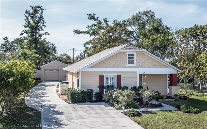 212 E Phoenix St, Lake Placid, FL 33852 - photo 1