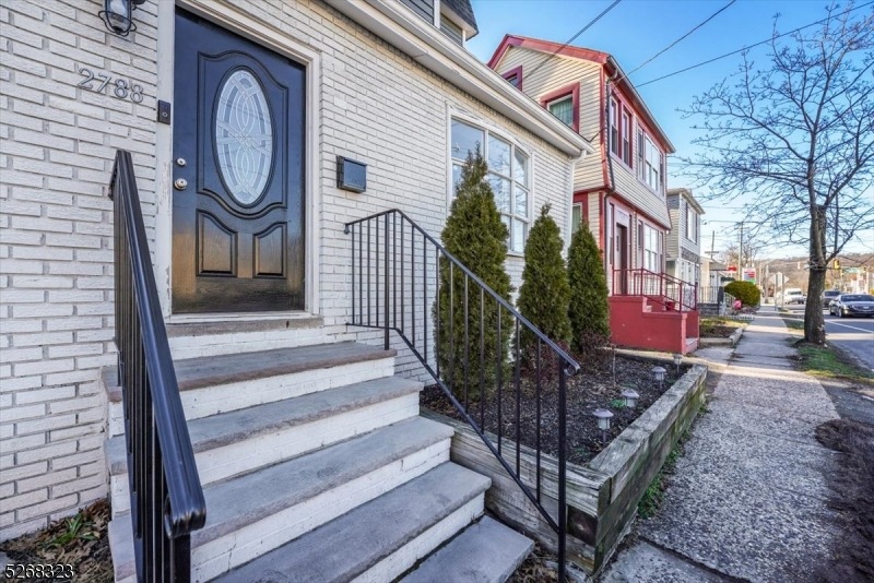 Sold $766,500 • Co-Listing Agent