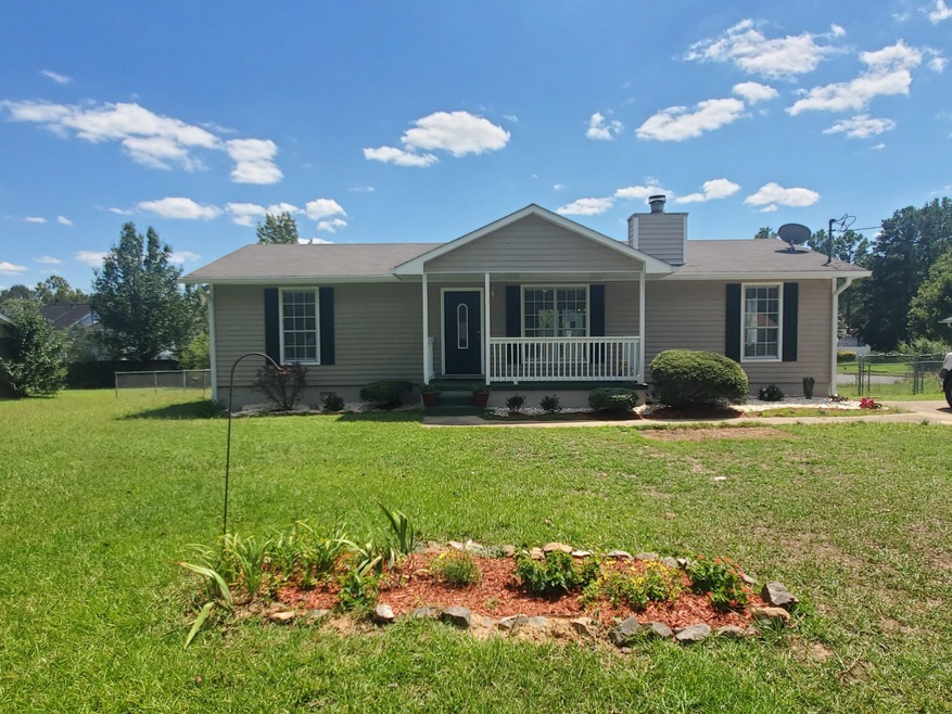 Lovely 3 bed/ 2 bath ranch style home, completely 
