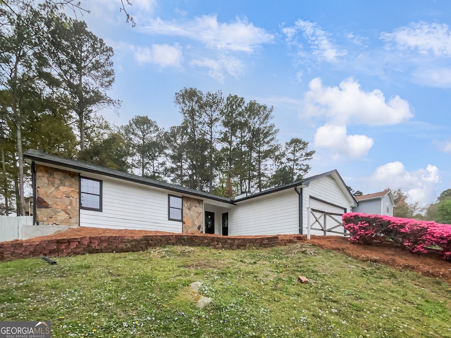 2713 Laurel View Dr, Snellville, GA 30039 - photo 1