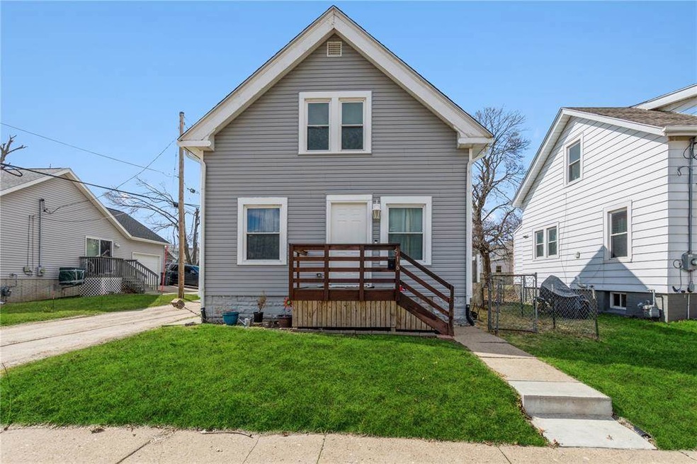 516 8th St NW, Cedar Rapids, IA 52405 - photo 1