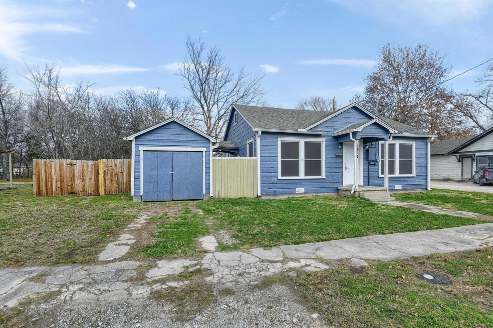 1417 E Garnett St, Gainesville, TX 76240 - photo 1