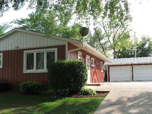 19 Austin Ave, Carpentersville, IL 60110 - photo 1