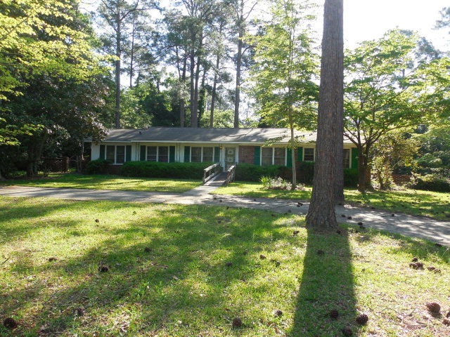 1901 E Lakeridge Dr, Albany, GA 31707 - photo 1