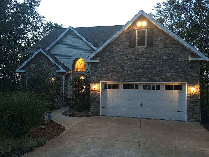 8 Walden Ct, Hazleton, PA 18202 - photo 1