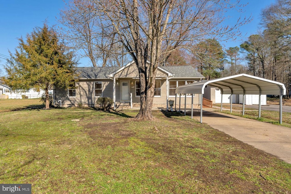 438 Lake Dr, Colonial Beach, VA 22443 - photo 1