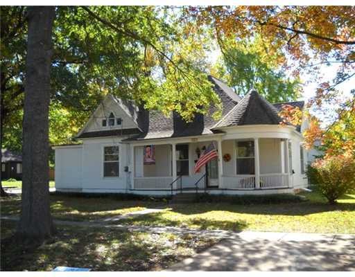 504 W Cypress St, Rogers, AR 72756 - photo 1