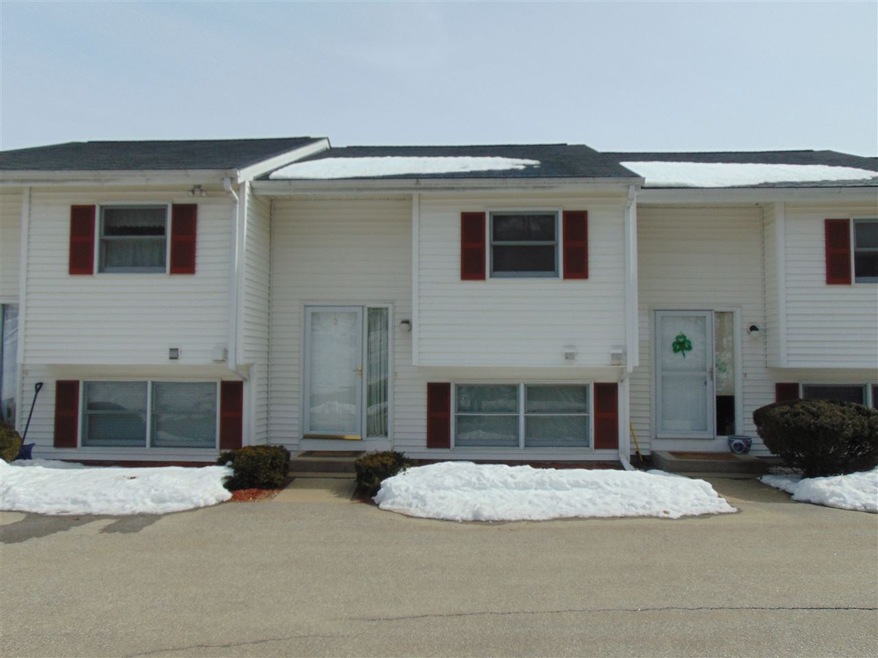 883 Mammoth Rd unit 2, Manchester, NH 03104 - photo 1