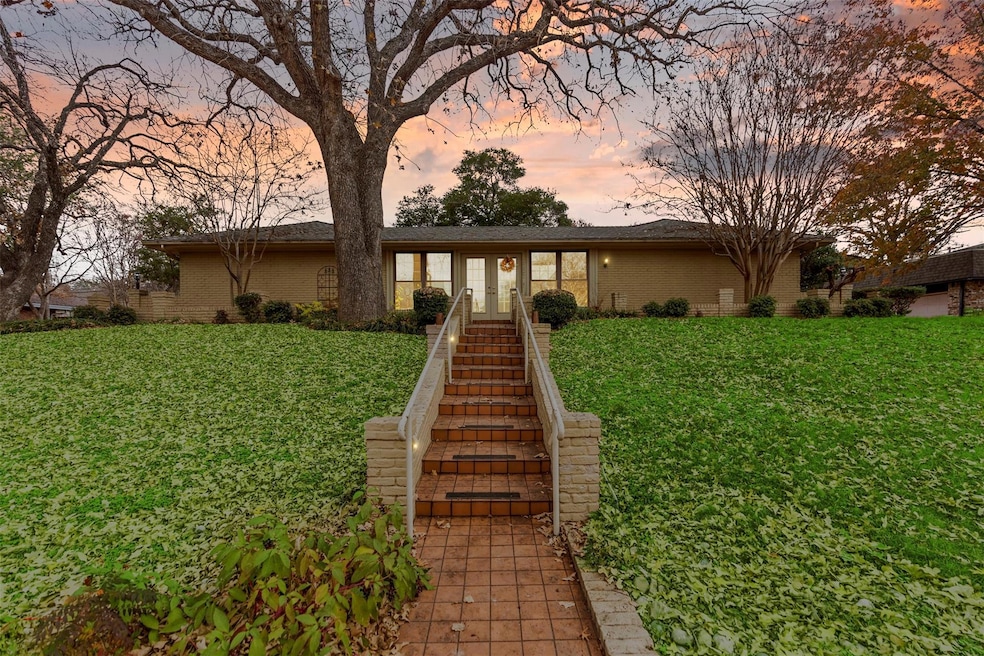 1307 Cliffwood Rd, Euless, TX 76040 - photo 1