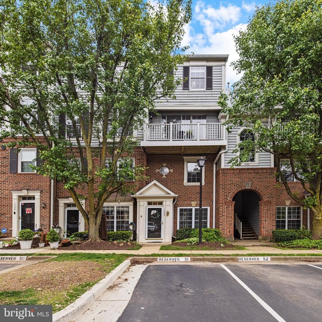 1732 Kingsgate Ct, Alexandria, VA 22302 - photo 1