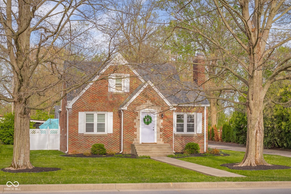 3221 Washington St, Columbus, IN 47203 - photo 1