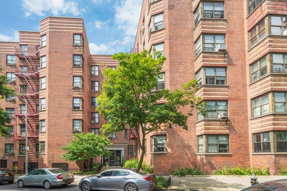 306 E Mosholu Pkwy S unit 1G, Bronx, NY 10458 - photo 1