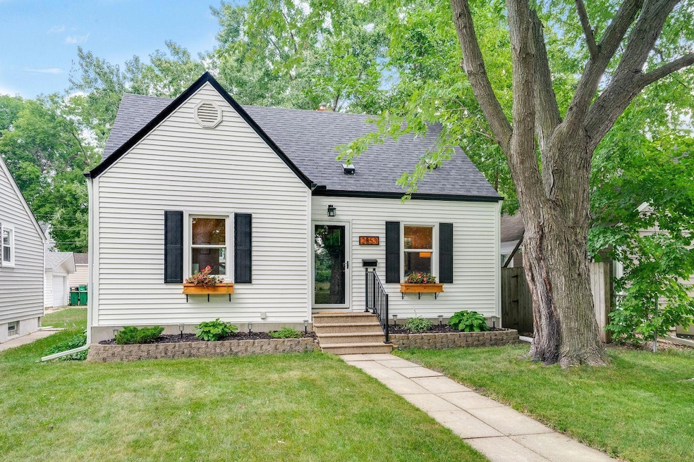 Welcome to 2853 Dakota Ave S