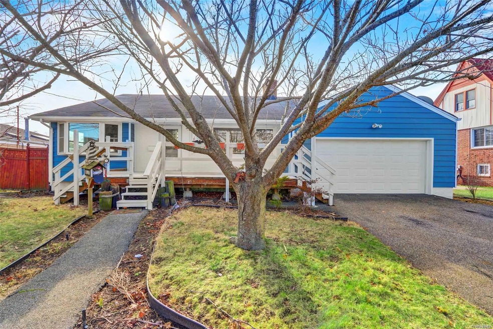 91 Ray St, Freeport, NY 11520 - photo 1