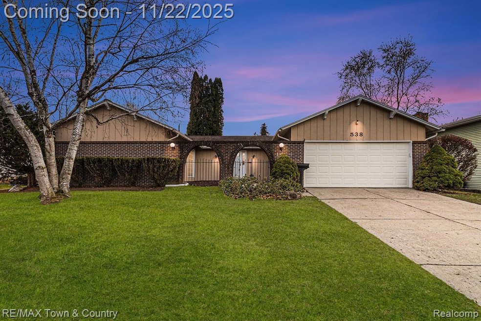 538 Autumn Dr, Flushing, MI 48433 - photo 1
