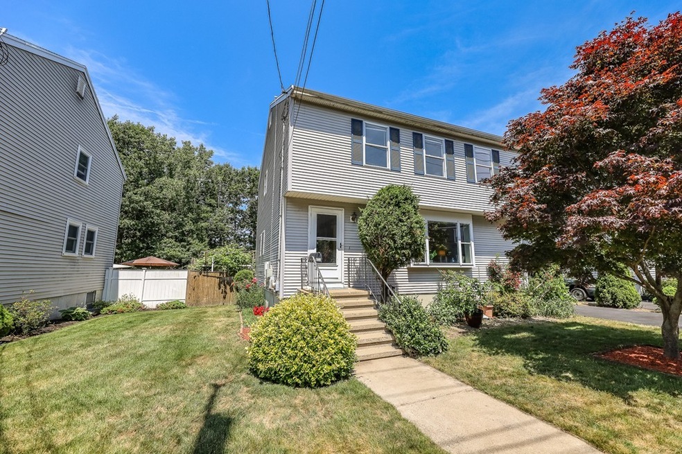 861 Canterbury St, Roslindale, MA 02131 - photo 1