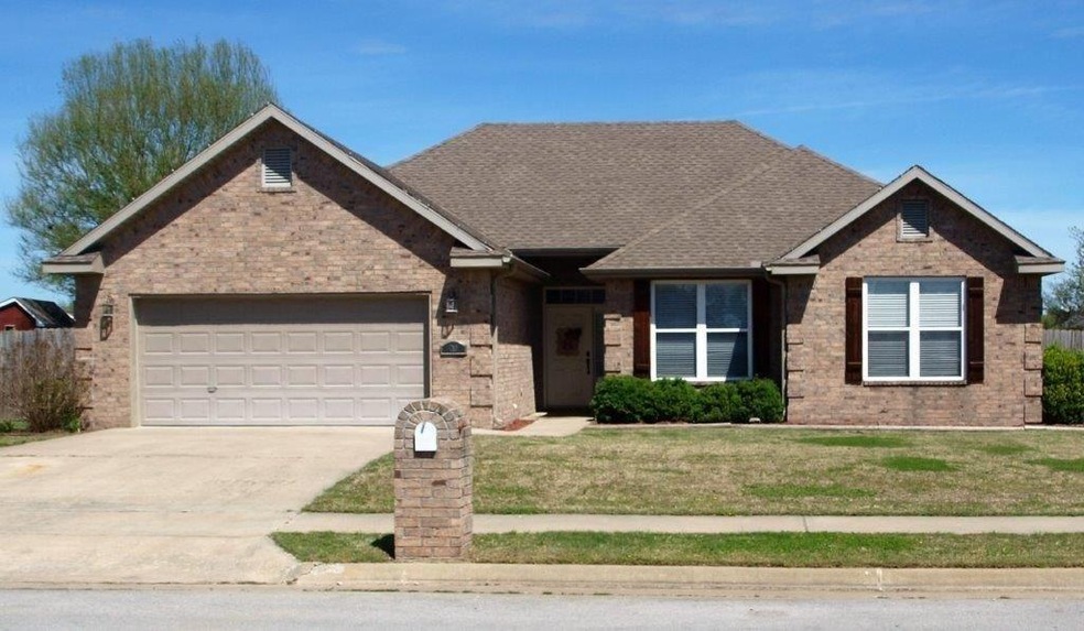 610 Grant Ave, Prairie Grove, AR 72753 - photo 1