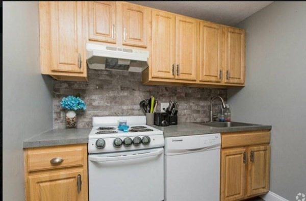 1862 Beacon St unit bldg.2-6, Boston, MA 02135 - photo 1