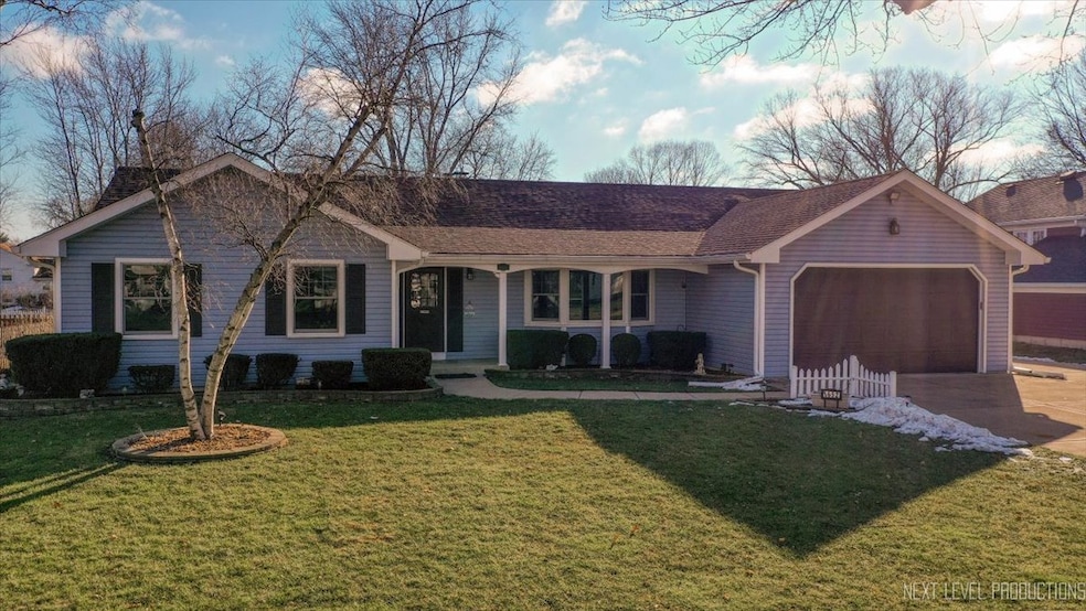 1052 Cardinal Ct, Batavia, IL 60510 - photo 1