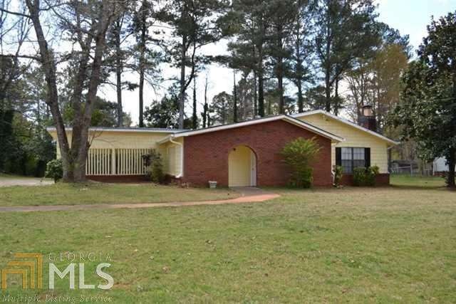 CHARMING RANCH HOME ON ALMOST A 1/2 ACRE LOT!