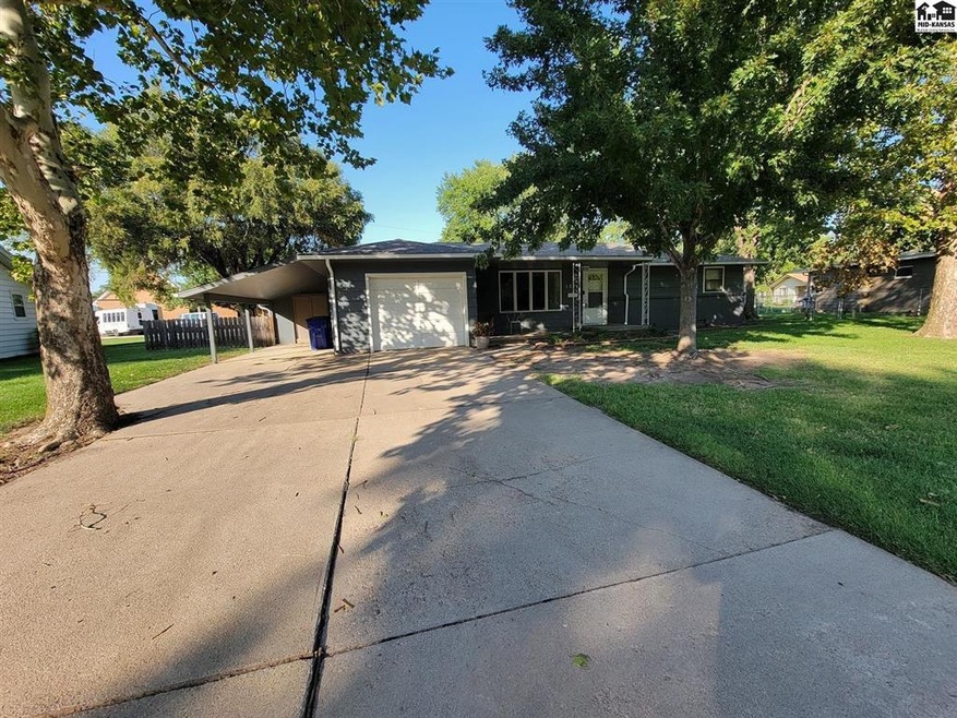 1209 Glendale Rd, McPherson, KS 67460 - photo 1