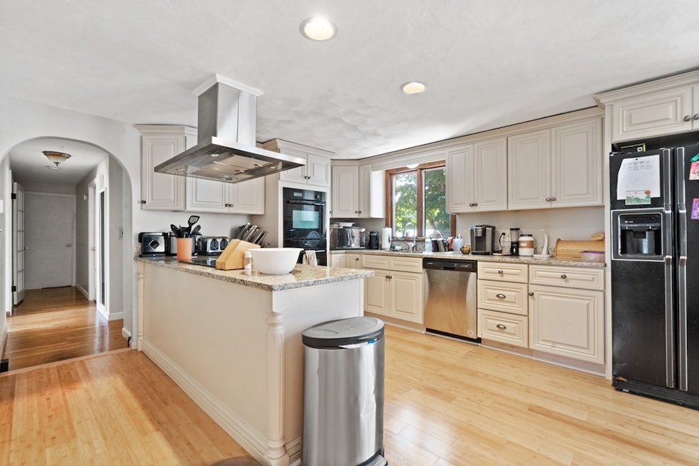 35 Mckenney Cir unit 1, Andover, MA 01810 - photo 1