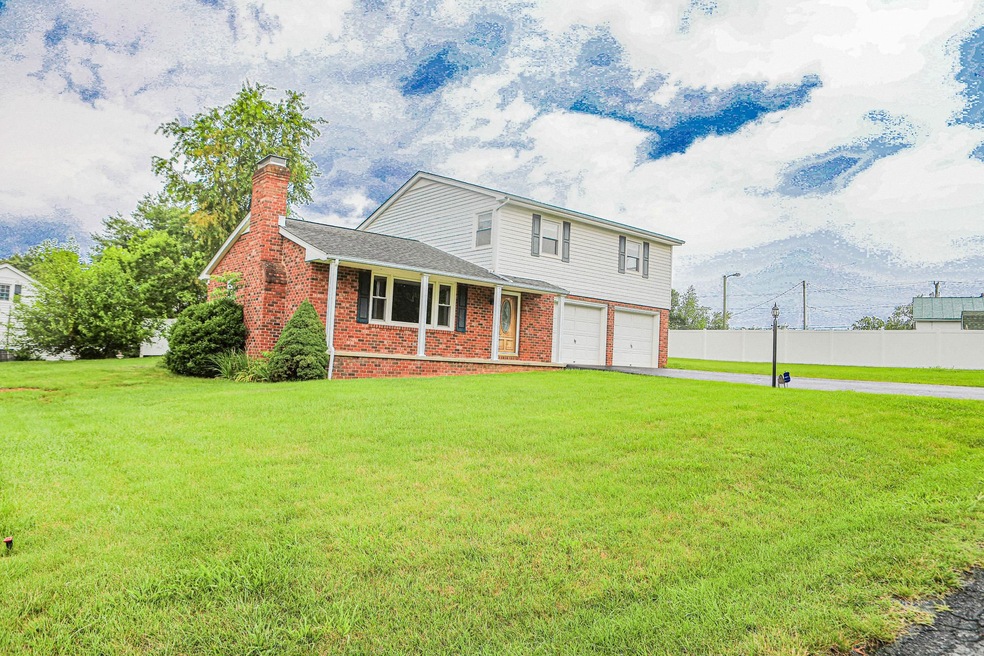 21 Stuart Ave, Stuarts Draft, VA 24477 - photo 1