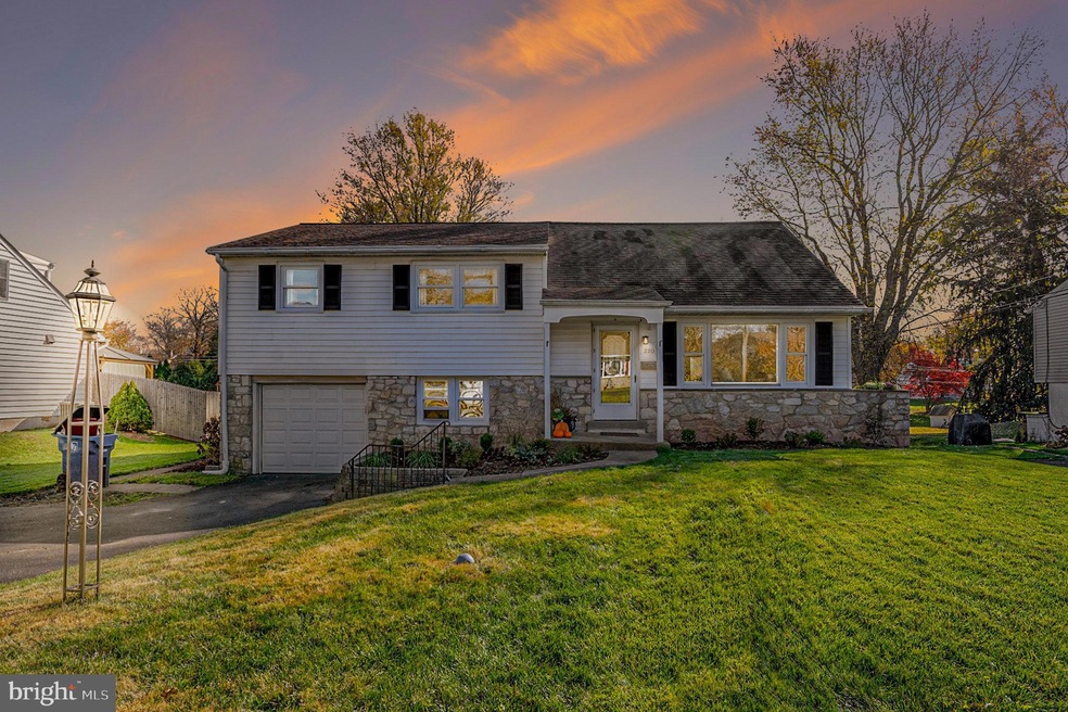 220 Woodlawn Dr, Lansdale, PA 19446 - photo 1