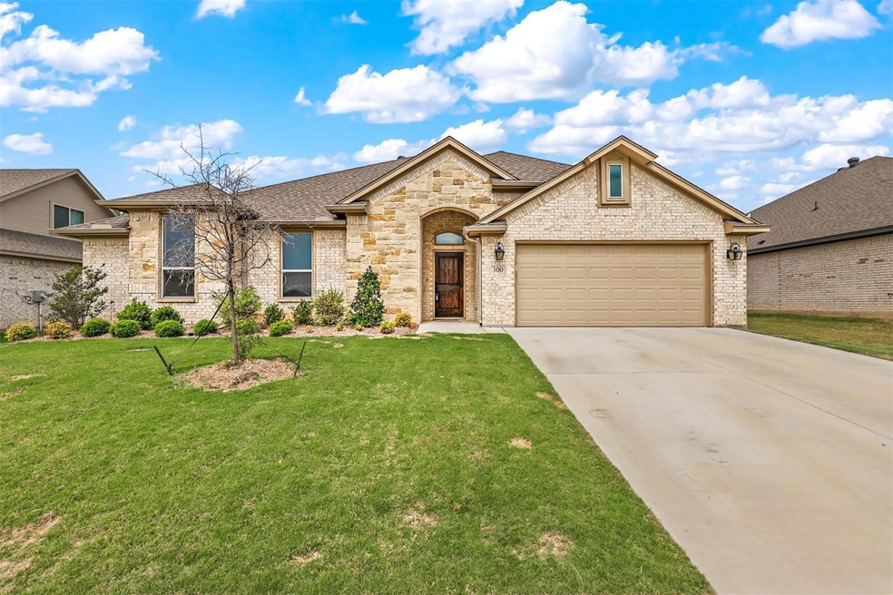 300 Brinkley Dr, Saginaw, TX 76179 - photo 1